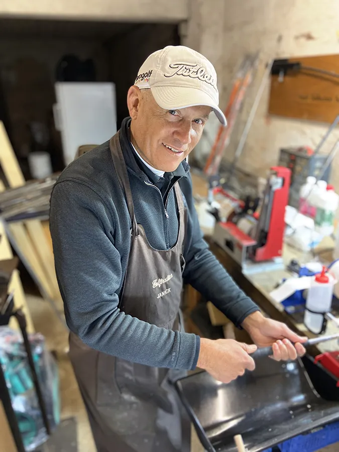 Clubmaker fitter Alidor Toulouse